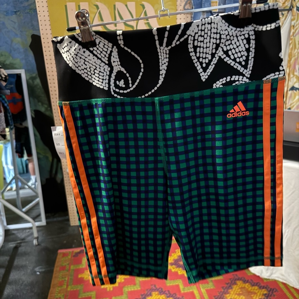 Adidas biker shorts small‎ NWOT